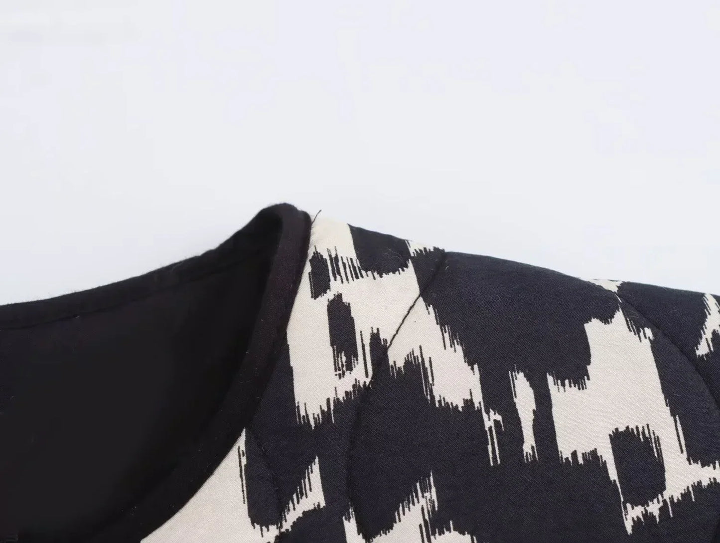Van Delft Mode® | Modieuze Bedrukte Herfst Jas